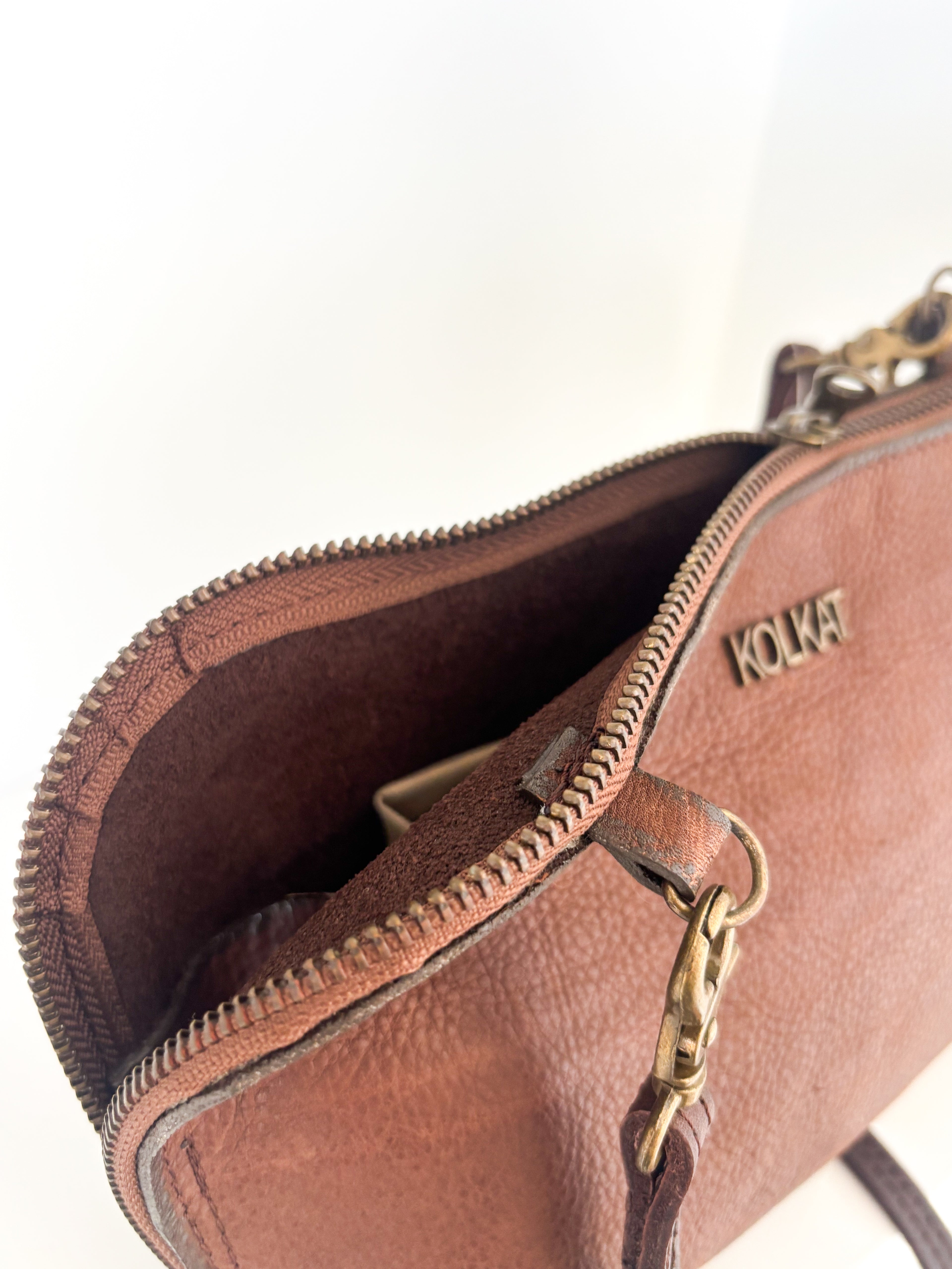 Flare Pochette Sling Bag (Kat03)