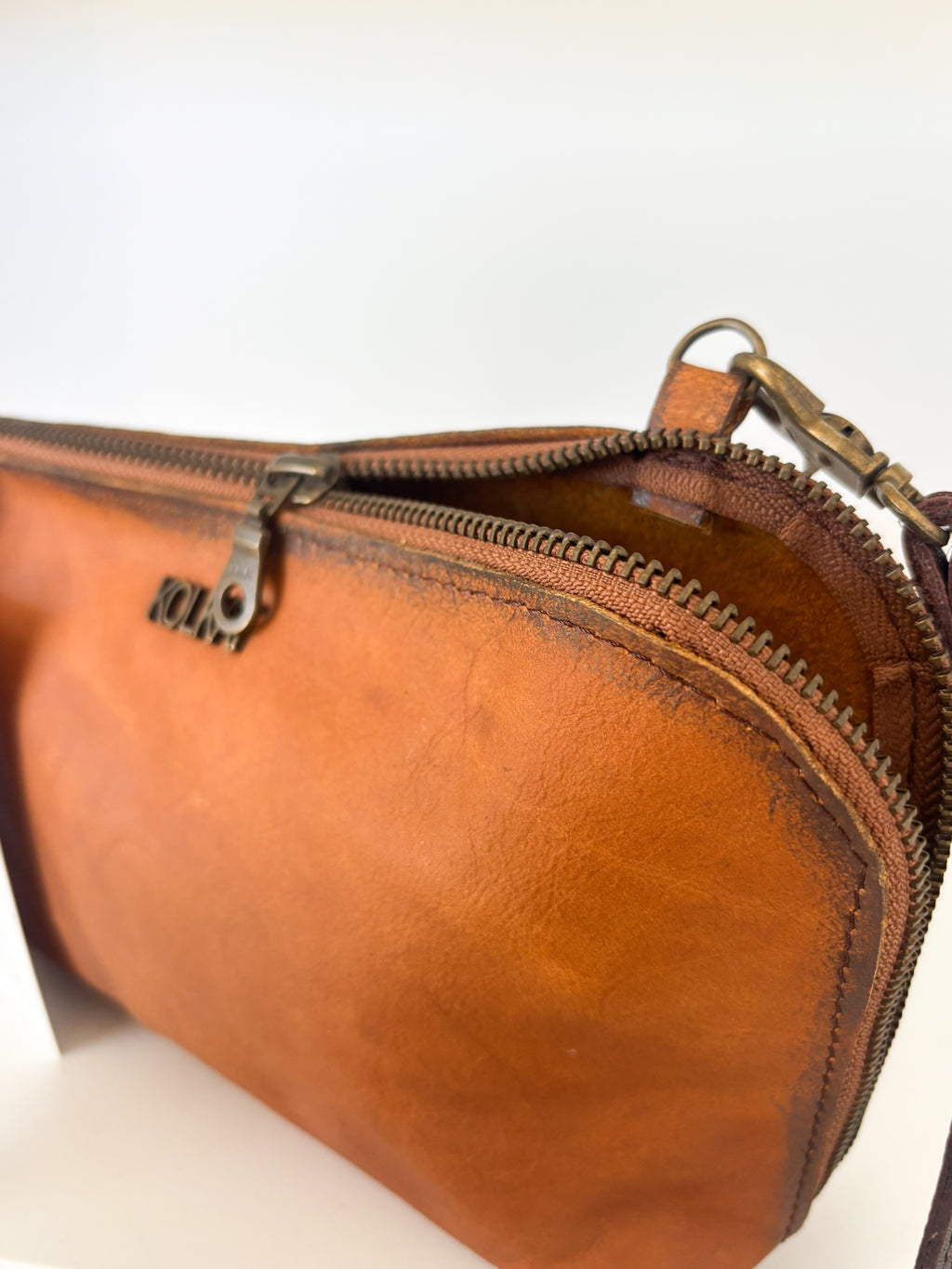 Flare Pochette Sling Bag (Kat03)